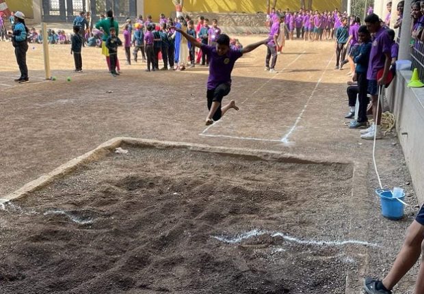 Hurdle race long jump (1)