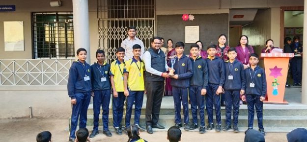 Prize distribution (16)