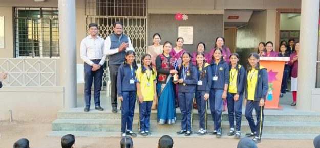 Prize distribution (17)
