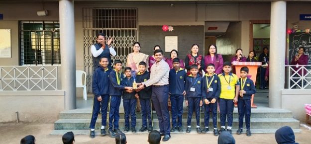 Prize distribution (18)
