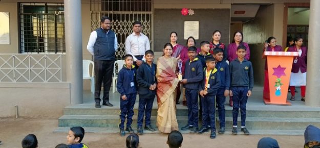 Prize distribution (22)