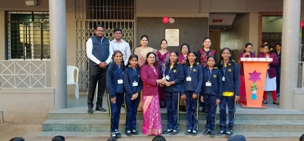 Prize distribution (27)