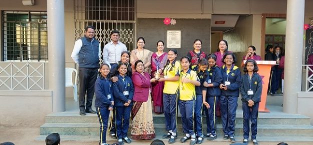 Prize distribution (32)