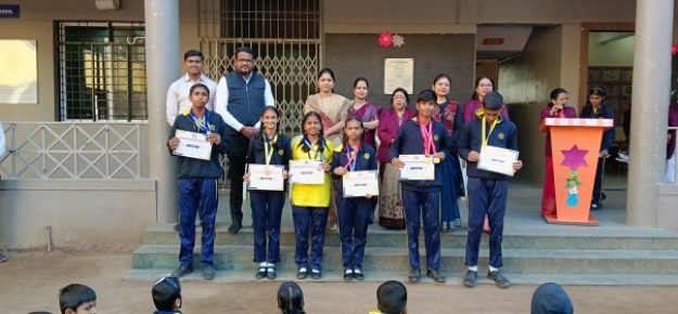 Prize distribution (33)