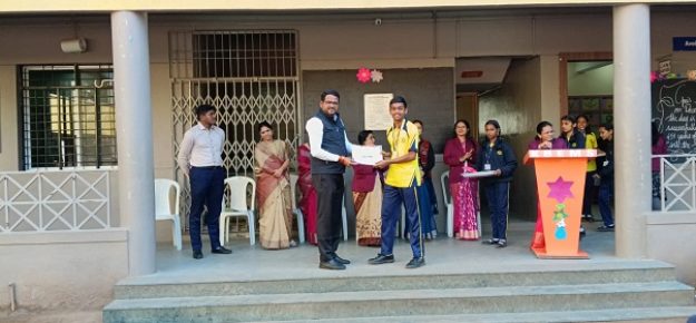 Prize distribution (34)