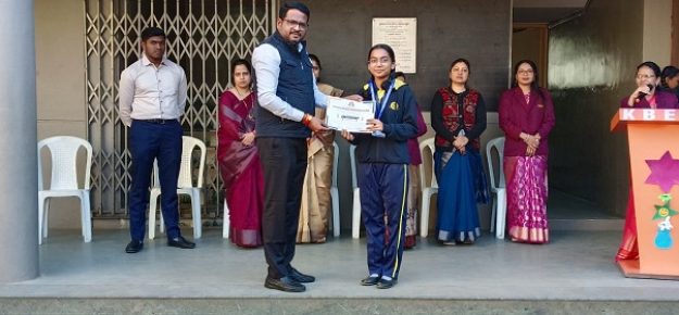 Prize distribution (37)