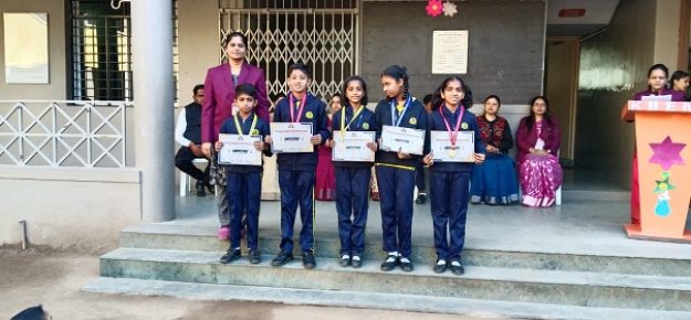 Prize distribution (6)